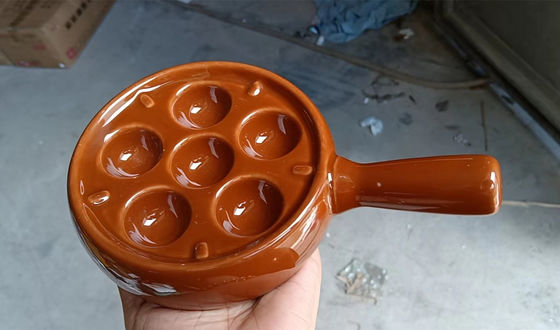 6 slot bulat keramik escargot piring dengan pegangan warna yang disesuaikan
