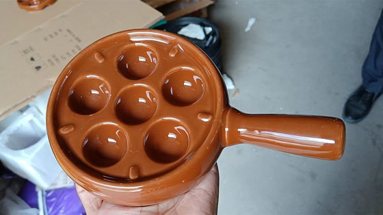 6 slot bulat keramik escargot piring dengan pegangan warna yang disesuaikan
