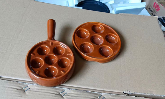 6 slot bulat keramik escargot piring dengan pegangan warna yang disesuaikan
