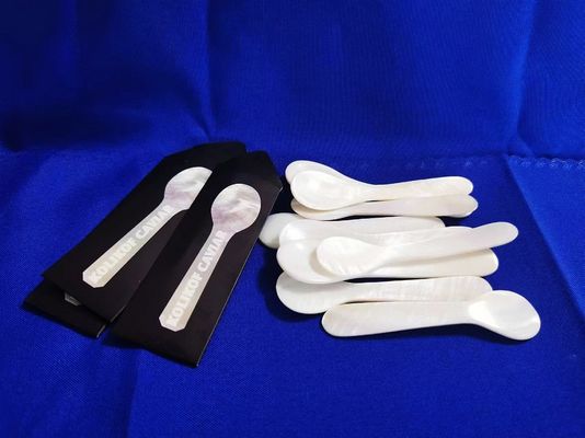 Warna Putih alami Ibu Mutiara Kaviar sendok 3.5 Inch Dan 4.7 Tersedia MOP sendok dalam lengan kertas