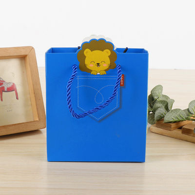 Tas belanja kertas khusus untuk penyimpanan hadiah kecil anak-anak